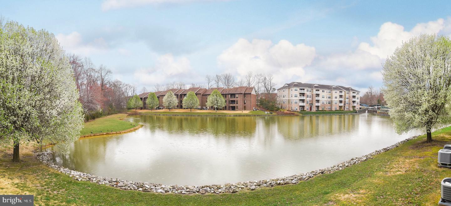 Wow Wildewood!
This clean, well-kept unit has just been professionally cleaned and is ready for new tenants now.
It has a traditional layout with tranquil pond views. There is plenty of wildlife to keep you entertained. Ideal main-level entry right off the bridge provides convenient access. Conveniently placed in California, commute times to PAX are minimal.