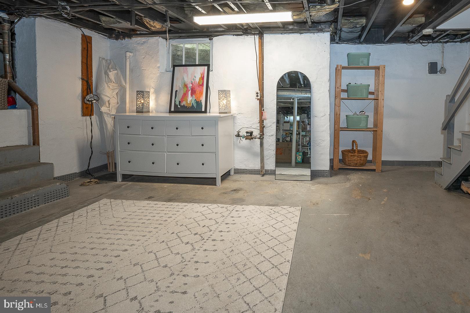 COLONIAL VILLAGE - Residential