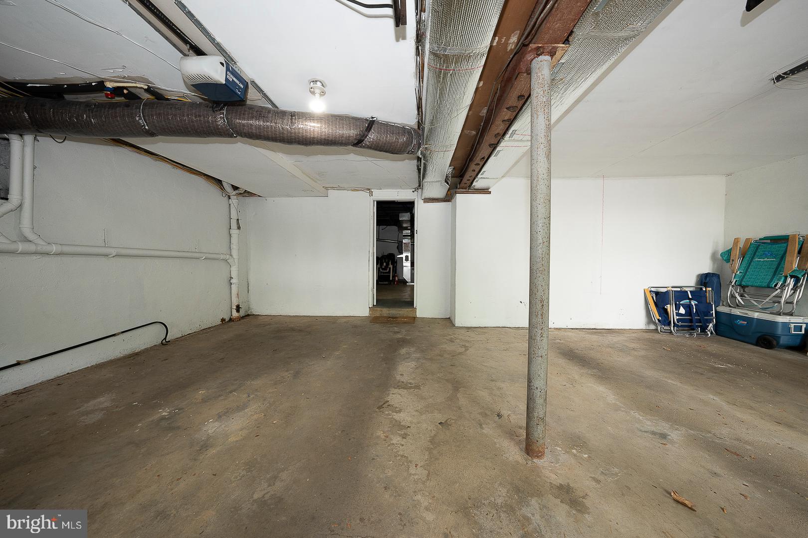 COLONIAL VILLAGE - Residential