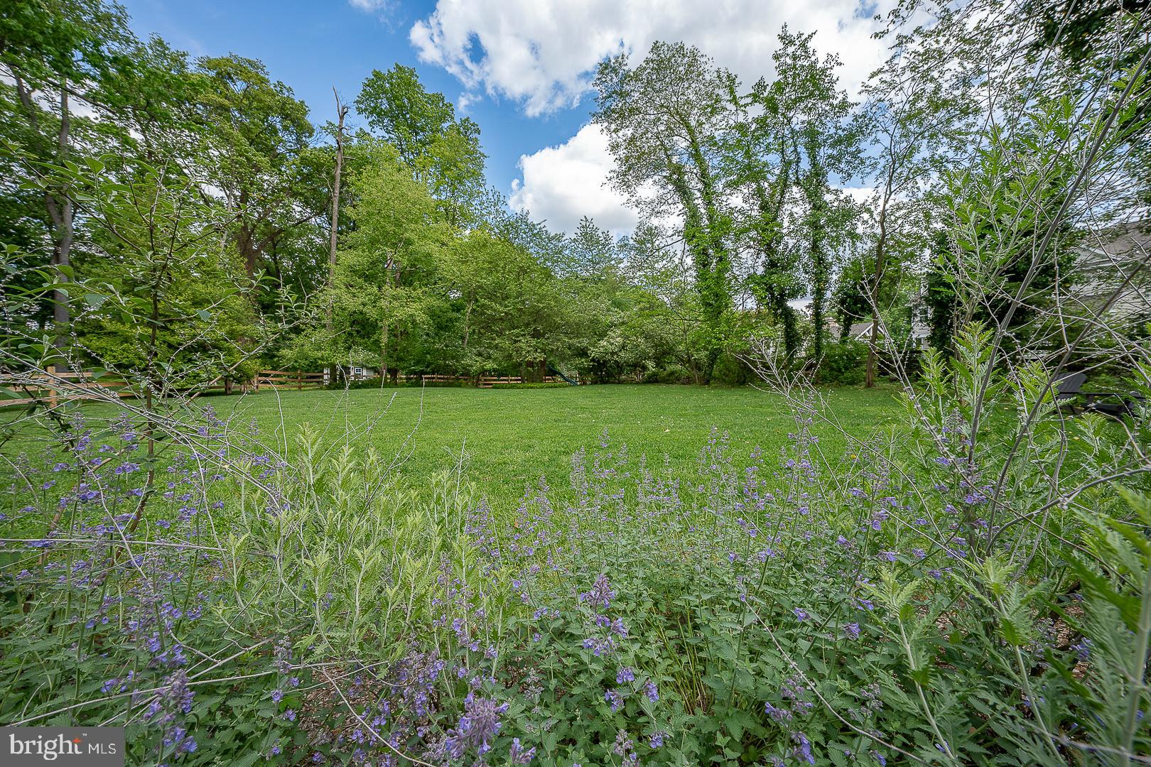 COLONIAL VILLAGE - Residential