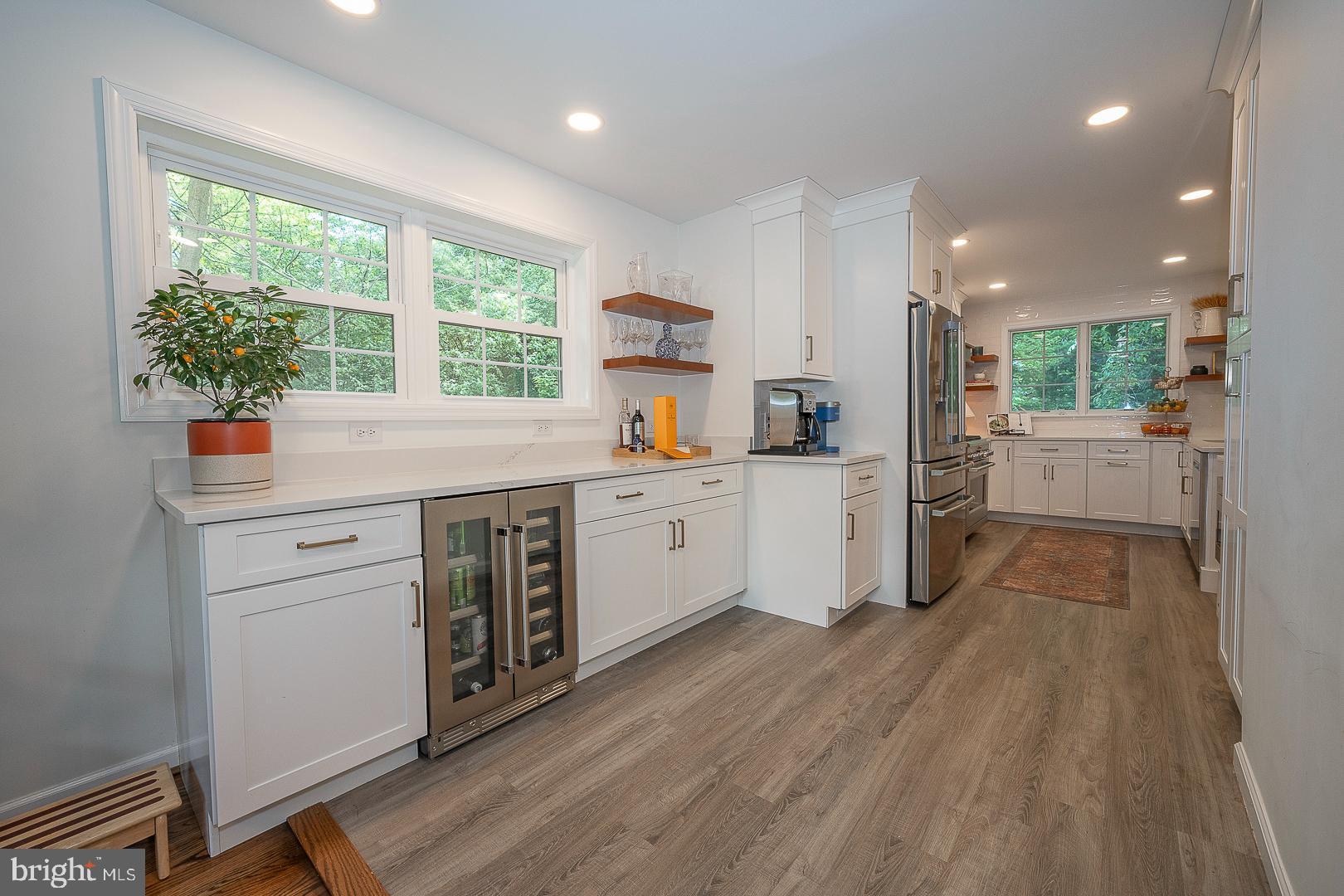 COLONIAL VILLAGE - Residential