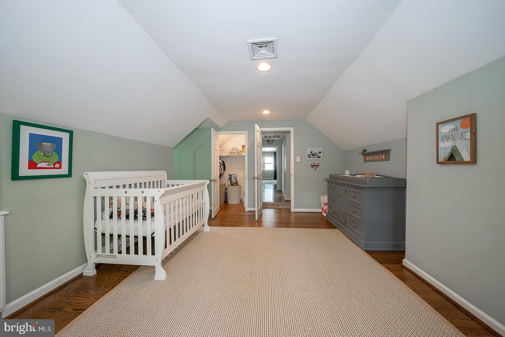 COLONIAL VILLAGE - Residential