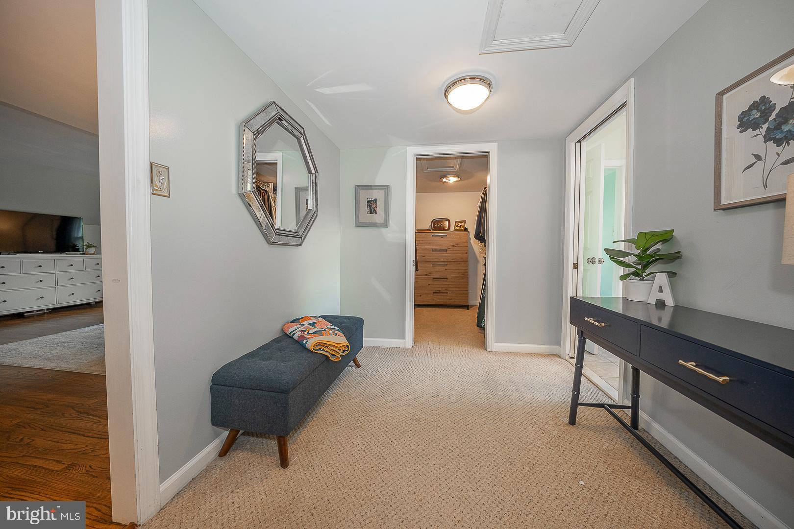 COLONIAL VILLAGE - Residential