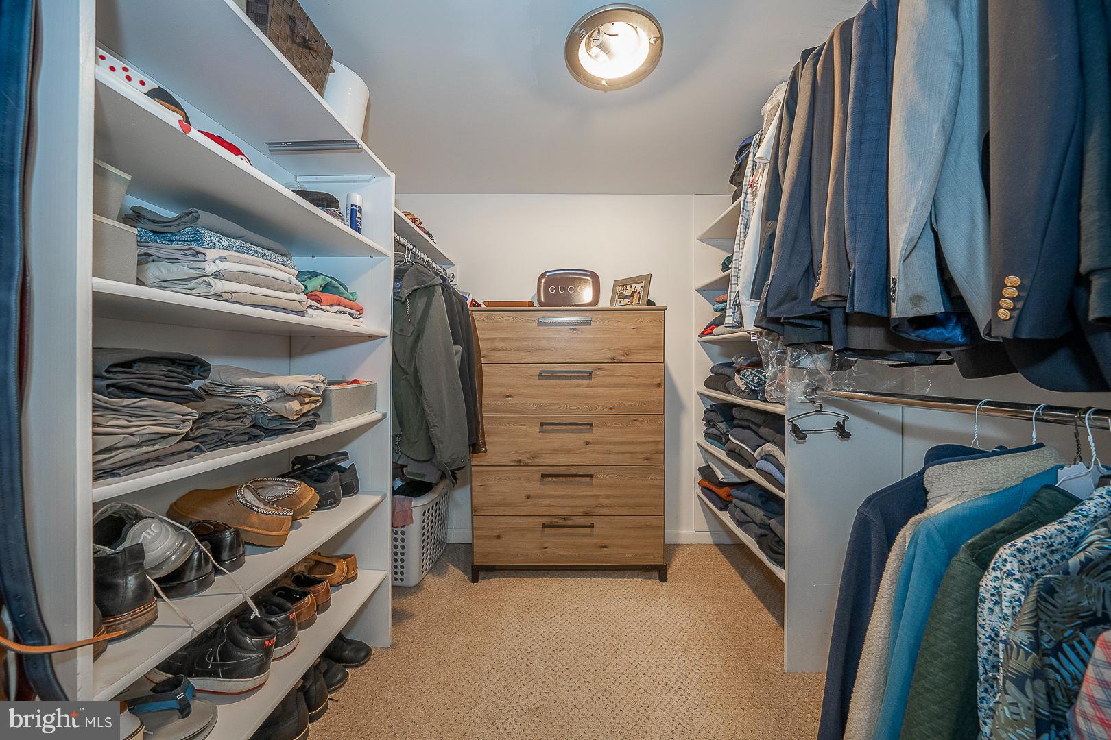 COLONIAL VILLAGE - Residential