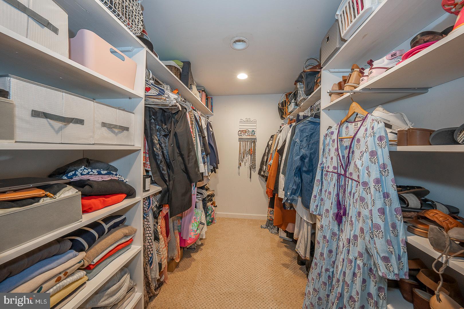 COLONIAL VILLAGE - Residential