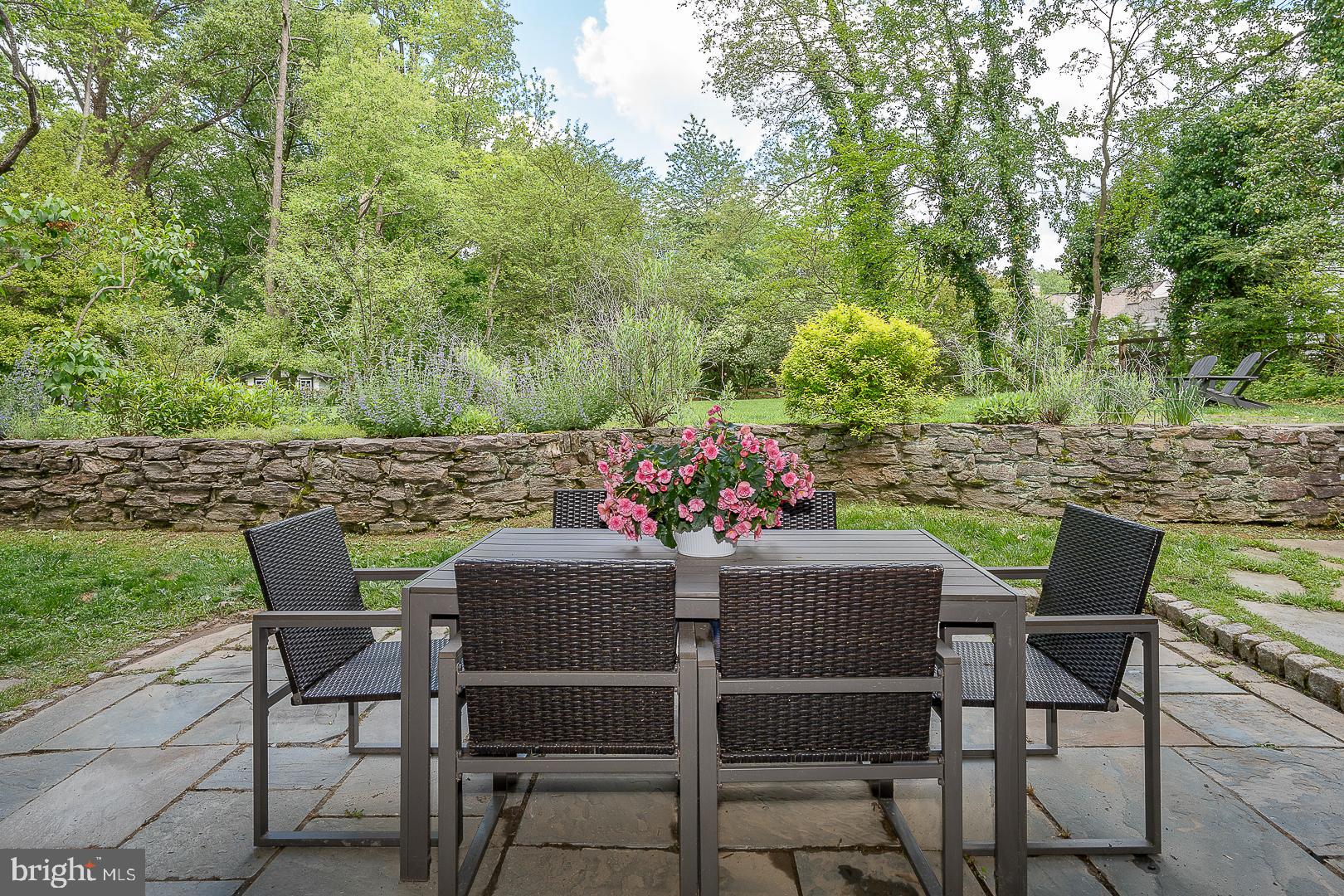 COLONIAL VILLAGE - Residential