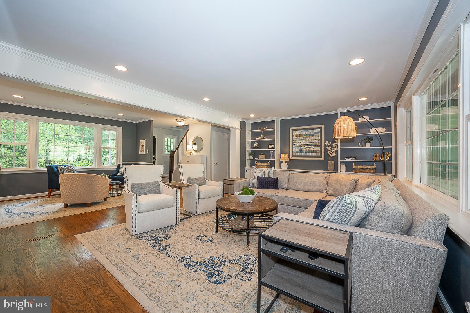 COLONIAL VILLAGE - Residential