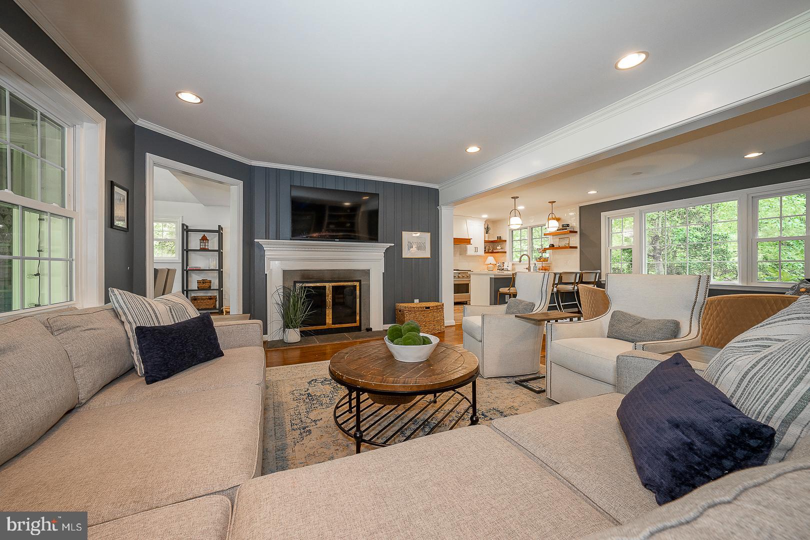 COLONIAL VILLAGE - Residential