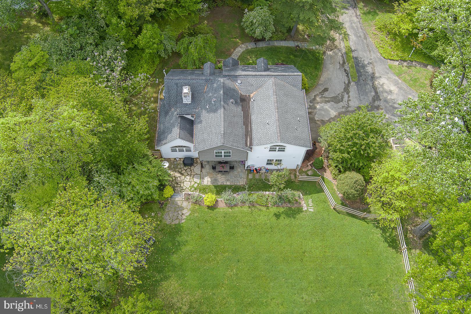 COLONIAL VILLAGE - Residential