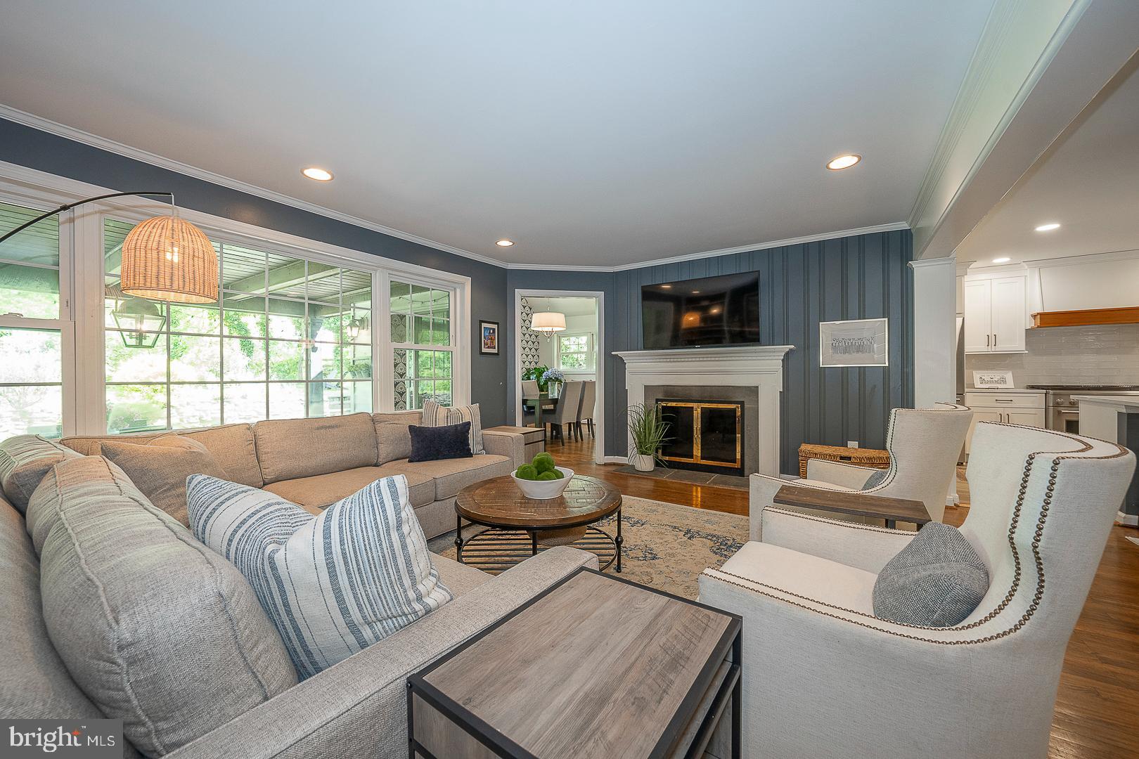 COLONIAL VILLAGE - Residential