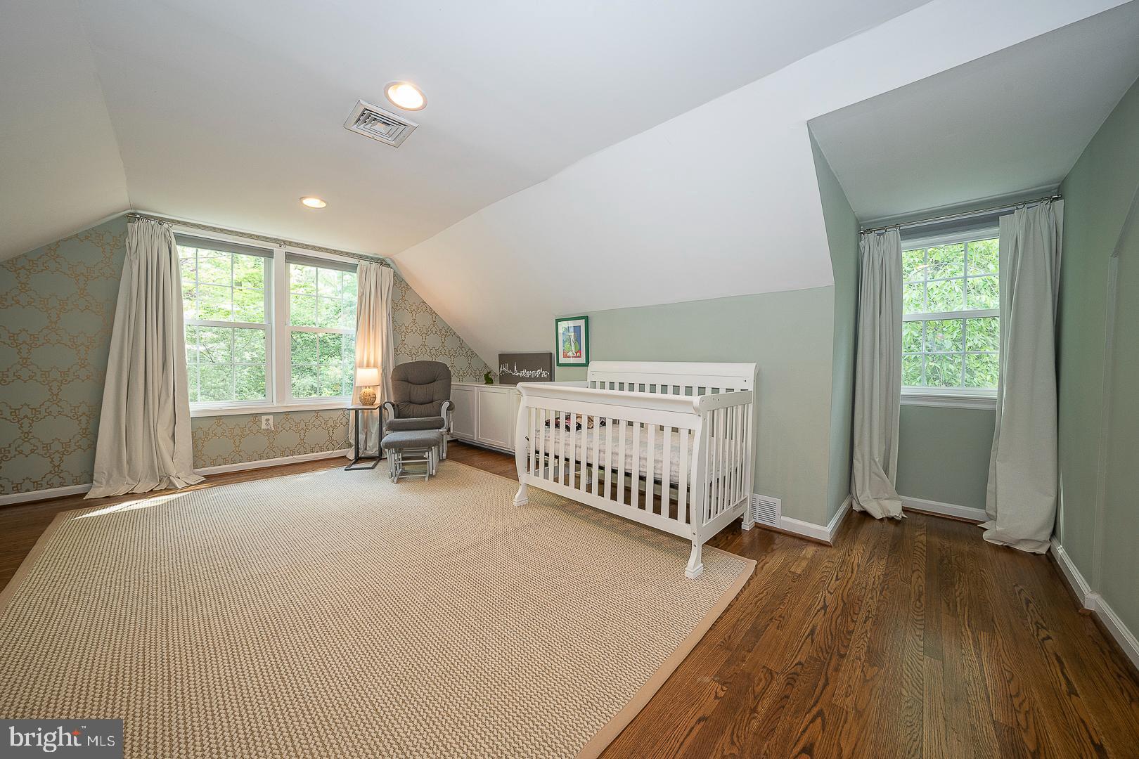 COLONIAL VILLAGE - Residential