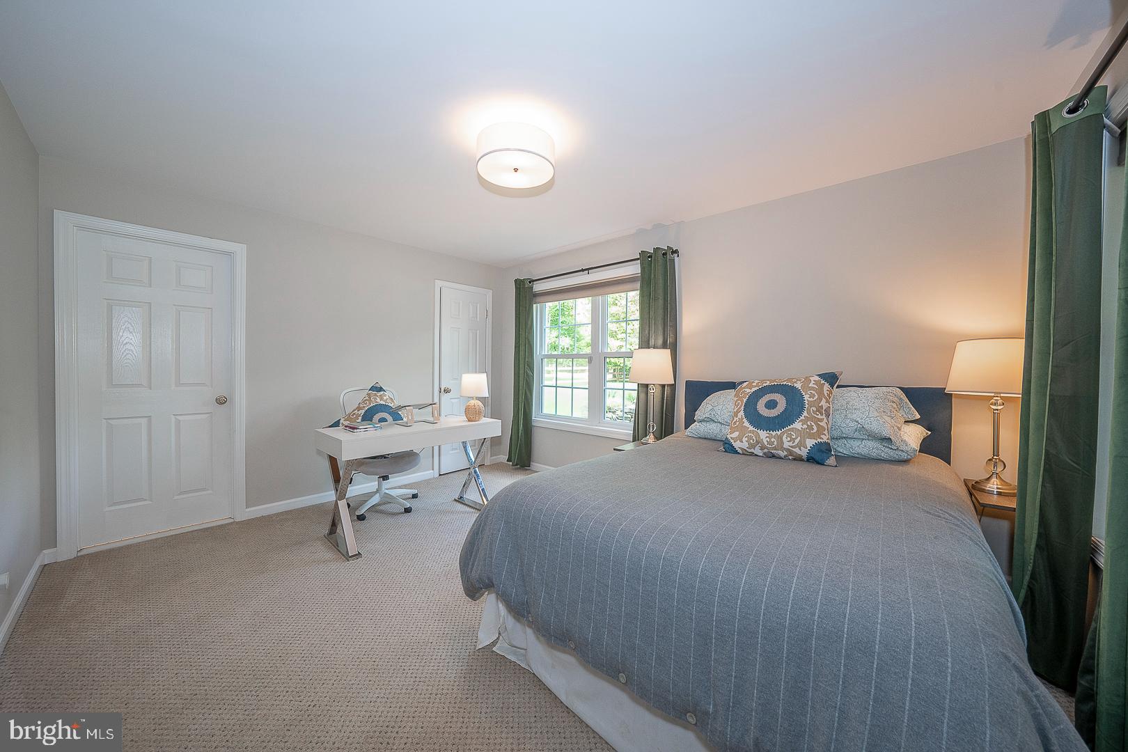 COLONIAL VILLAGE - Residential