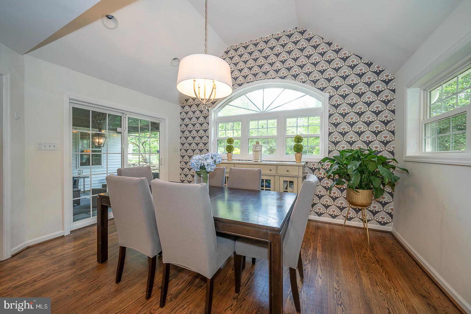 COLONIAL VILLAGE - Residential