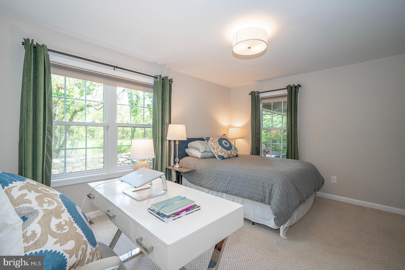 COLONIAL VILLAGE - Residential