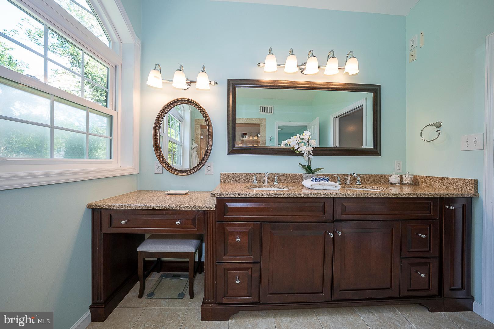 COLONIAL VILLAGE - Residential