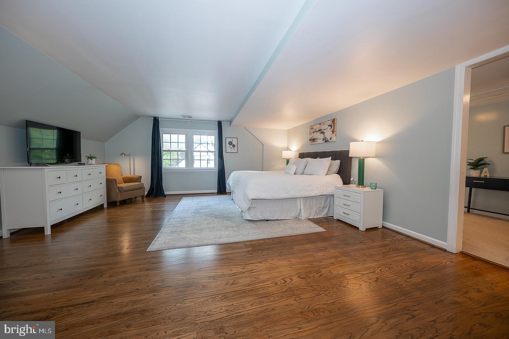 COLONIAL VILLAGE - Residential