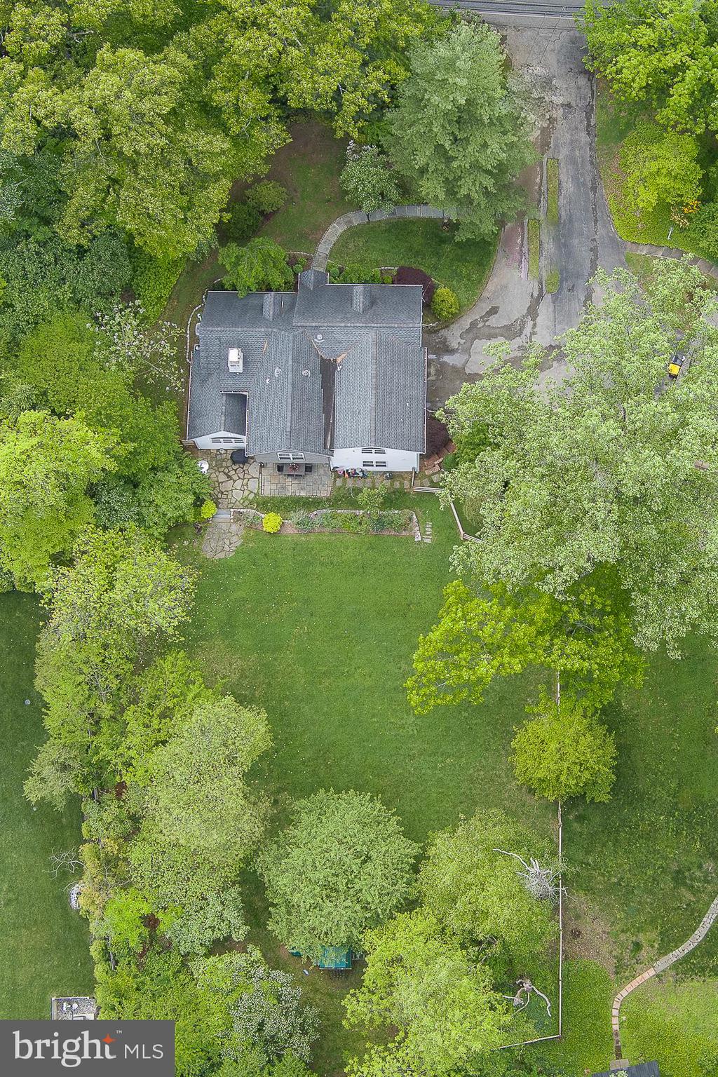 COLONIAL VILLAGE - Residential