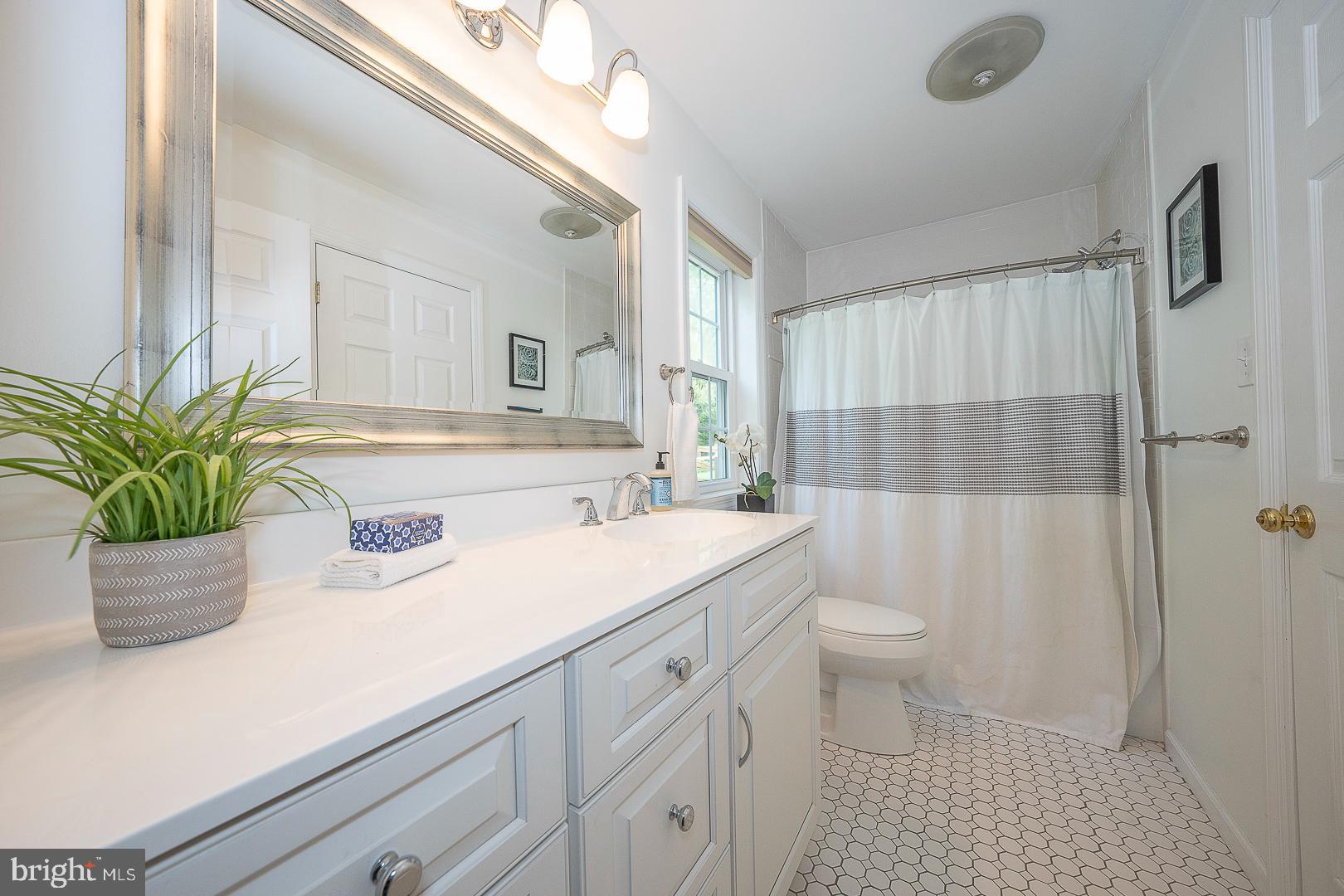 COLONIAL VILLAGE - Residential