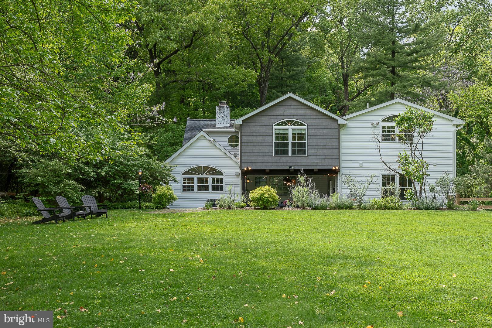 COLONIAL VILLAGE - Residential