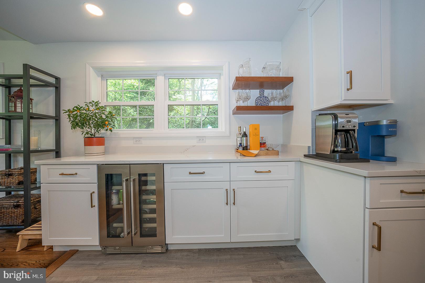 COLONIAL VILLAGE - Residential