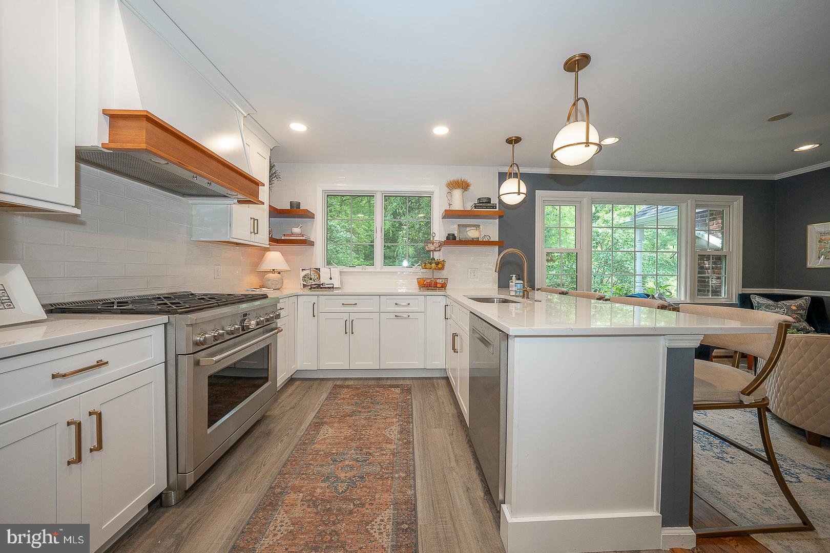 COLONIAL VILLAGE - Residential