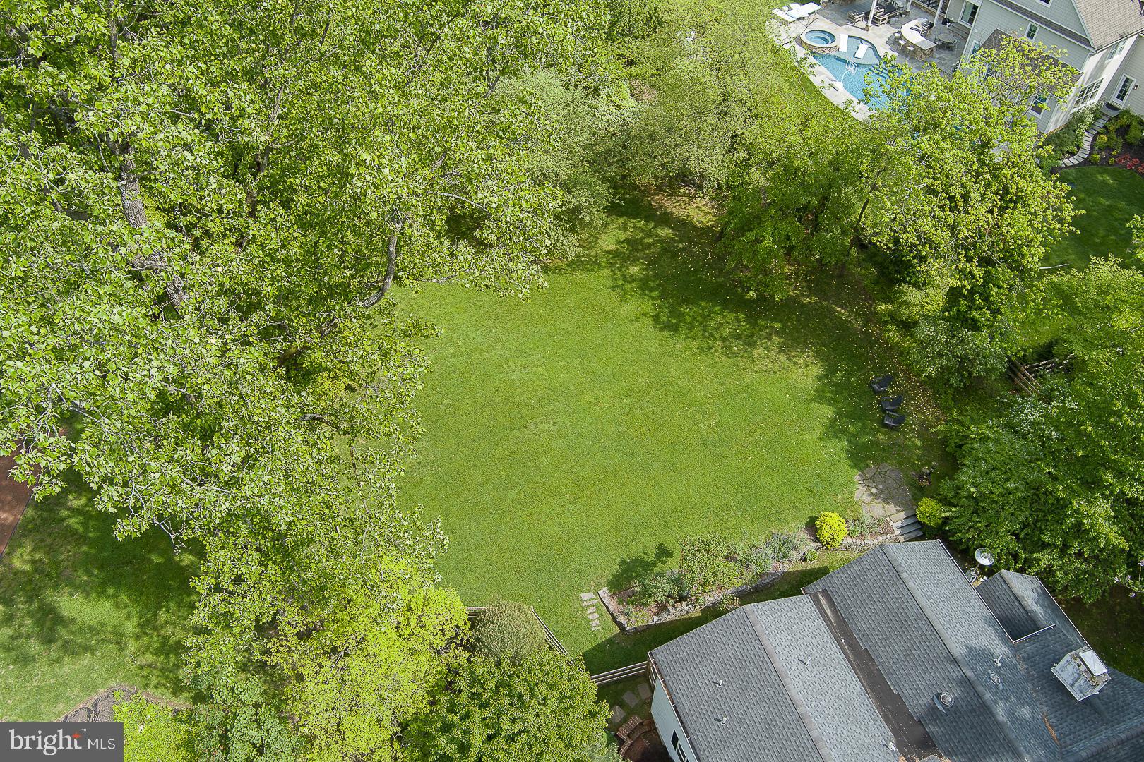 COLONIAL VILLAGE - Residential