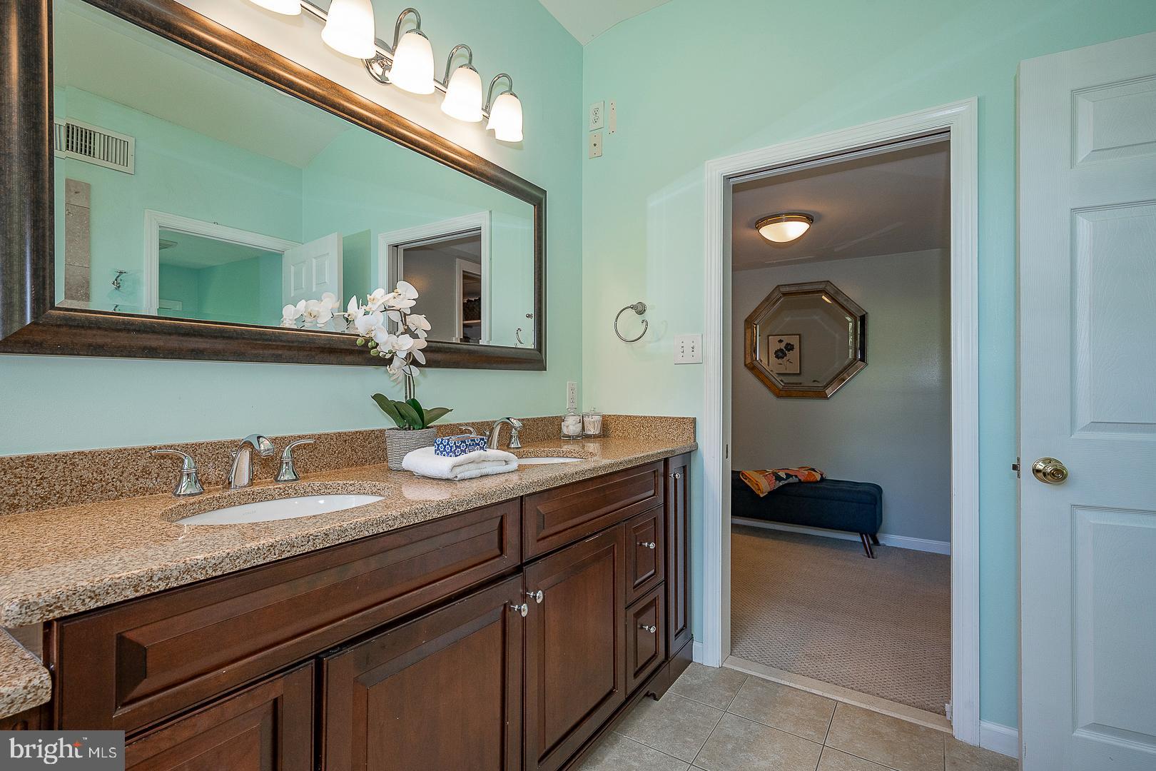 COLONIAL VILLAGE - Residential