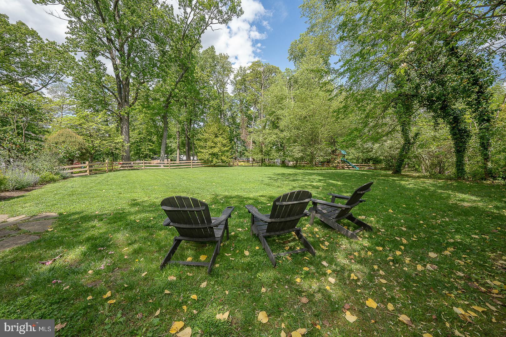 COLONIAL VILLAGE - Residential