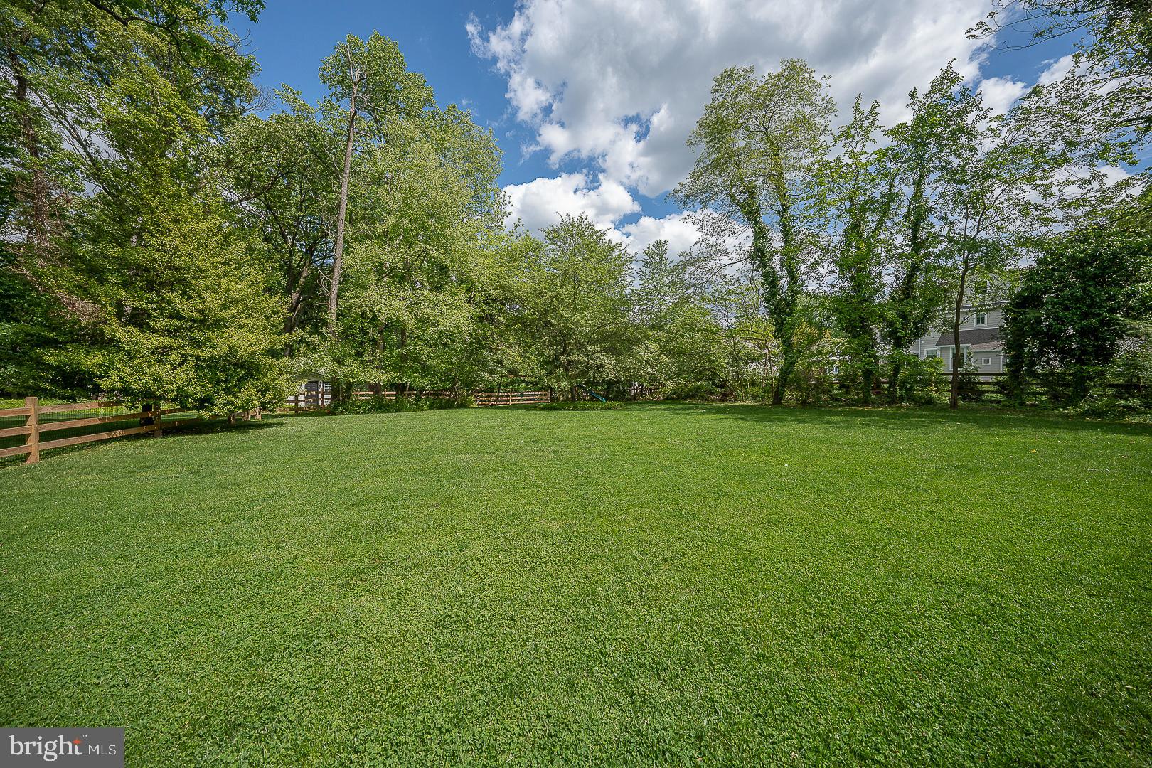 COLONIAL VILLAGE - Residential