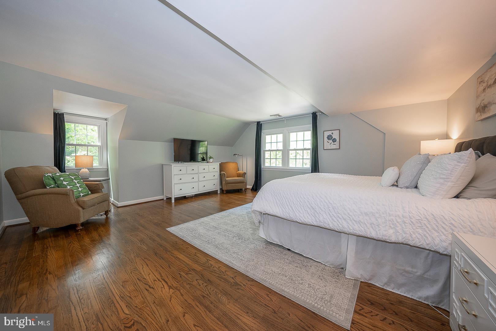 COLONIAL VILLAGE - Residential