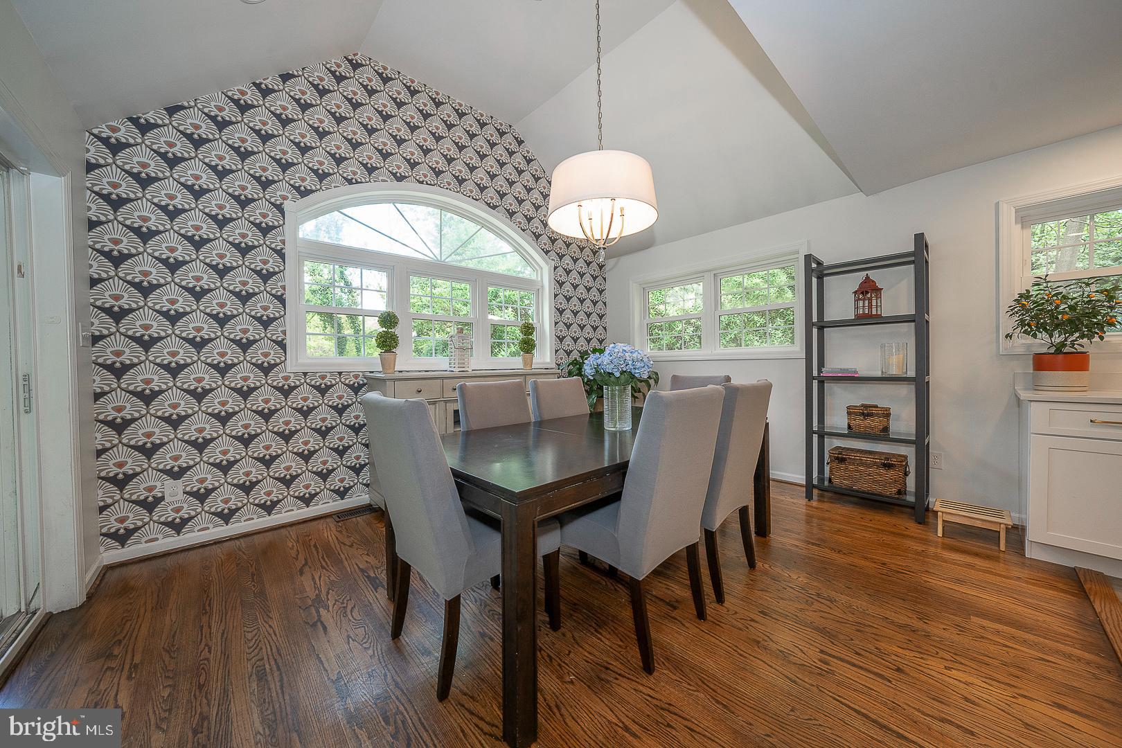 COLONIAL VILLAGE - Residential