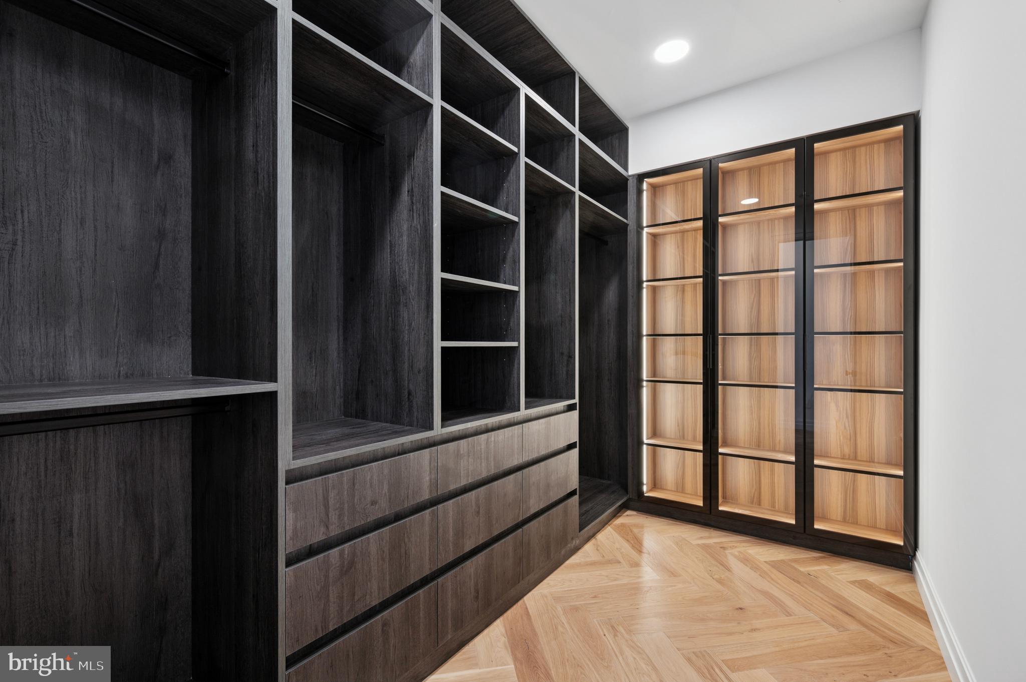 LOGAN SQUARE - Residential