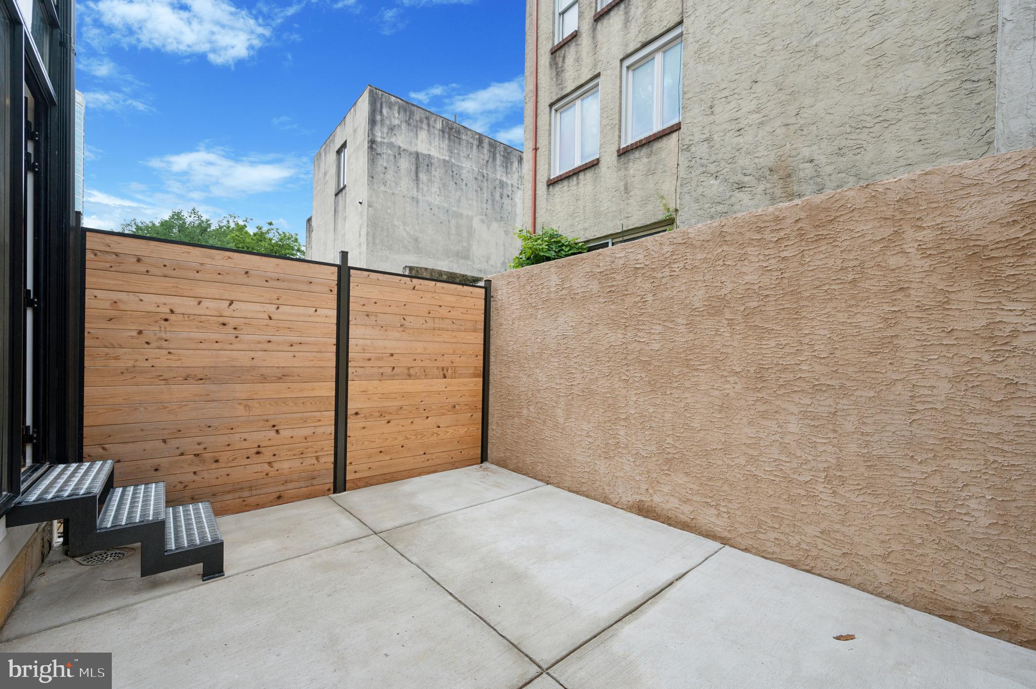 LOGAN SQUARE - Residential