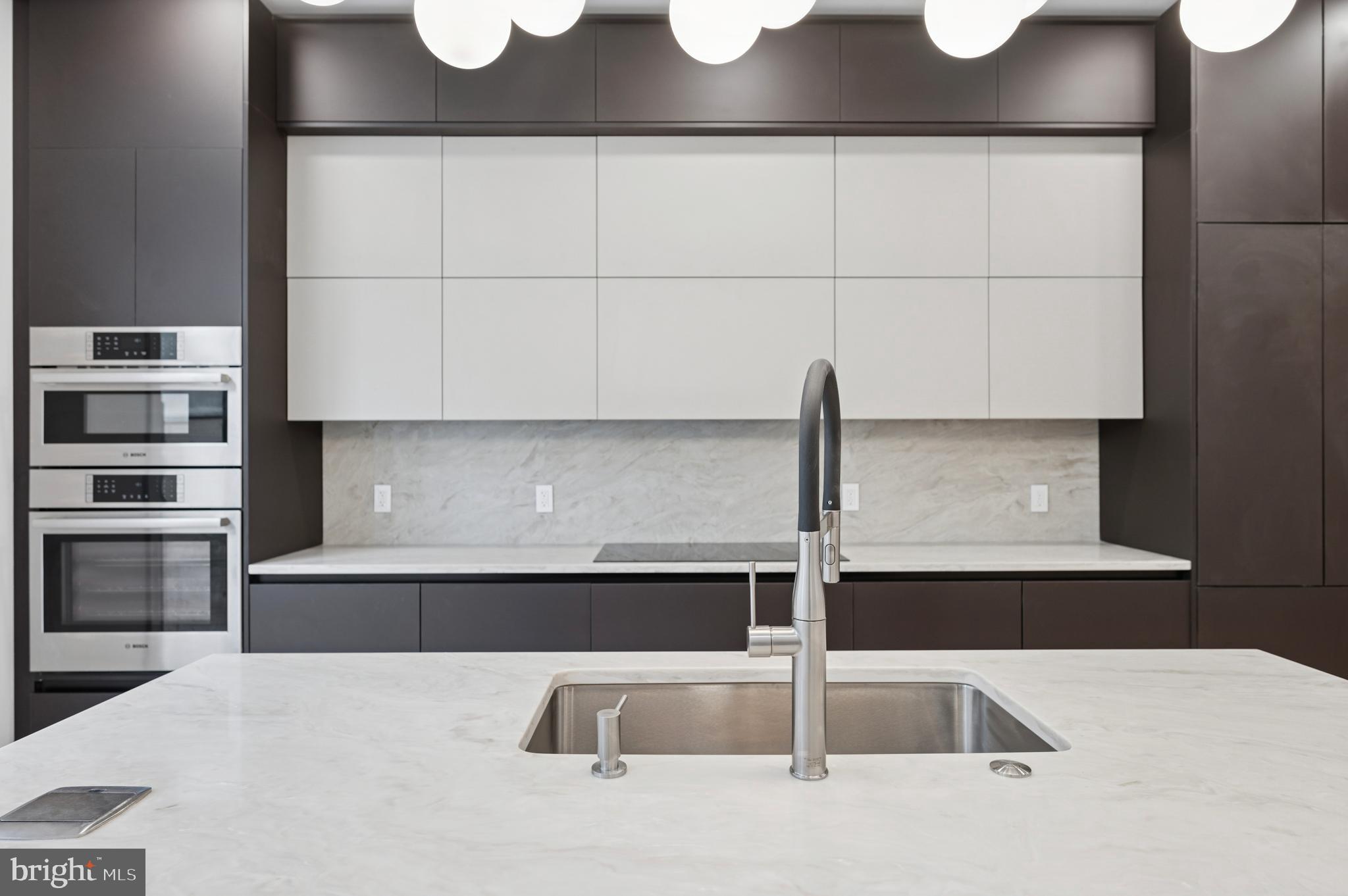 LOGAN SQUARE - Residential