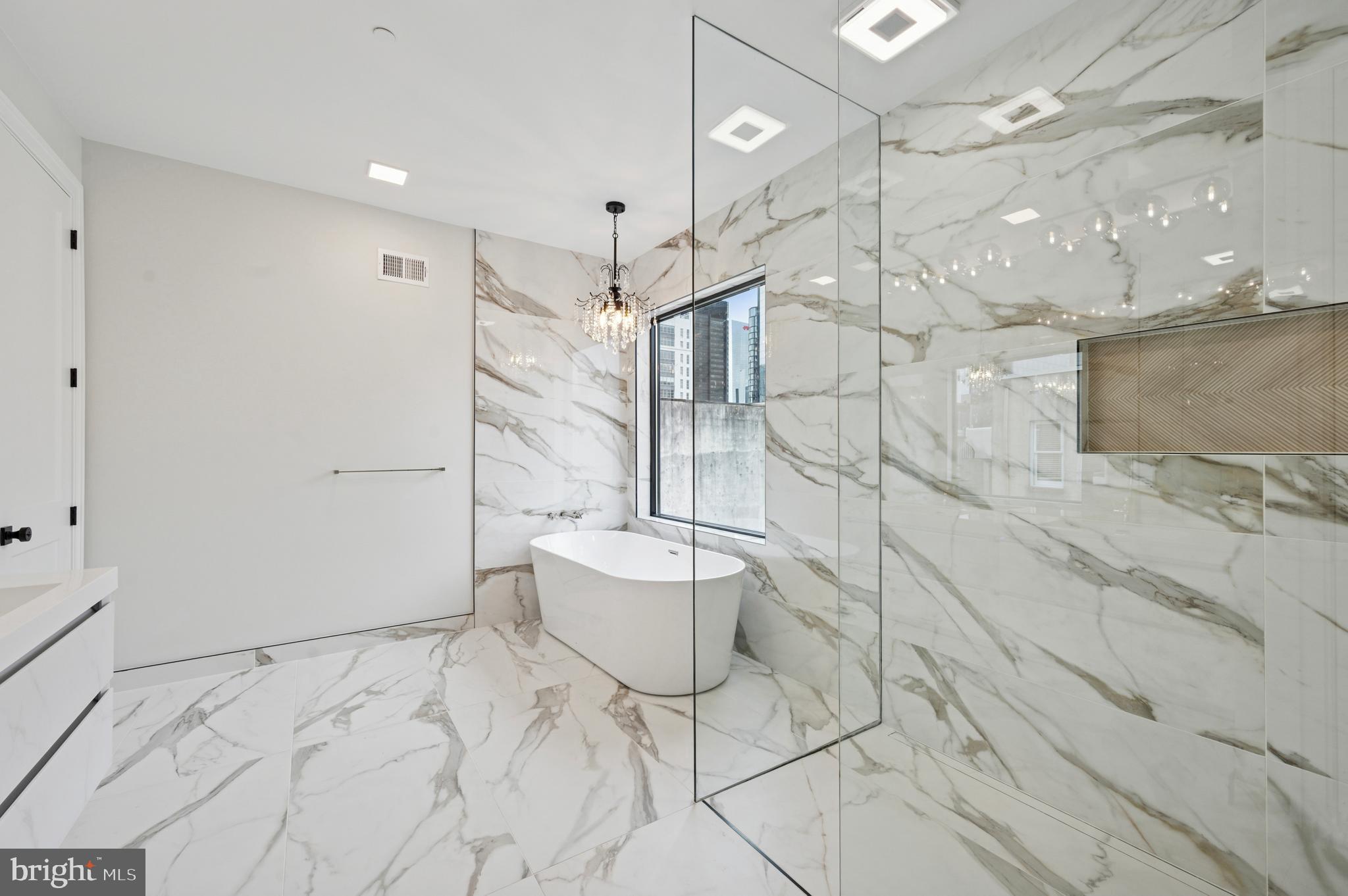 LOGAN SQUARE - Residential