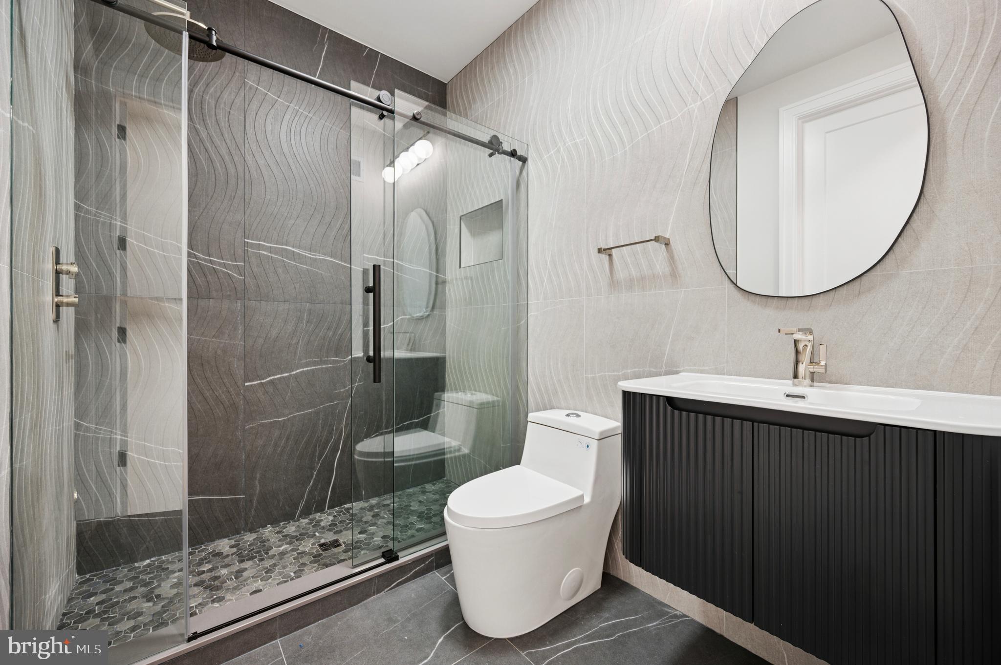 LOGAN SQUARE - Residential