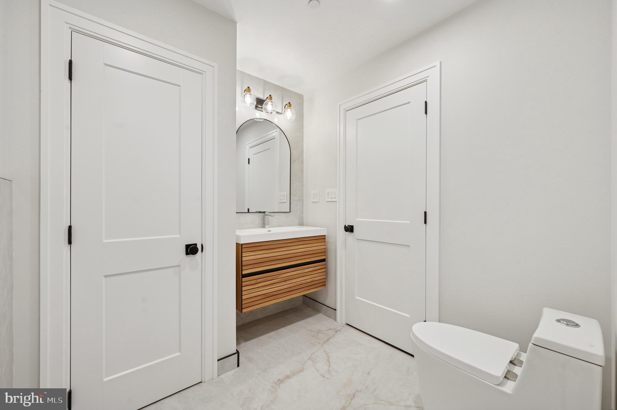 LOGAN SQUARE - Residential