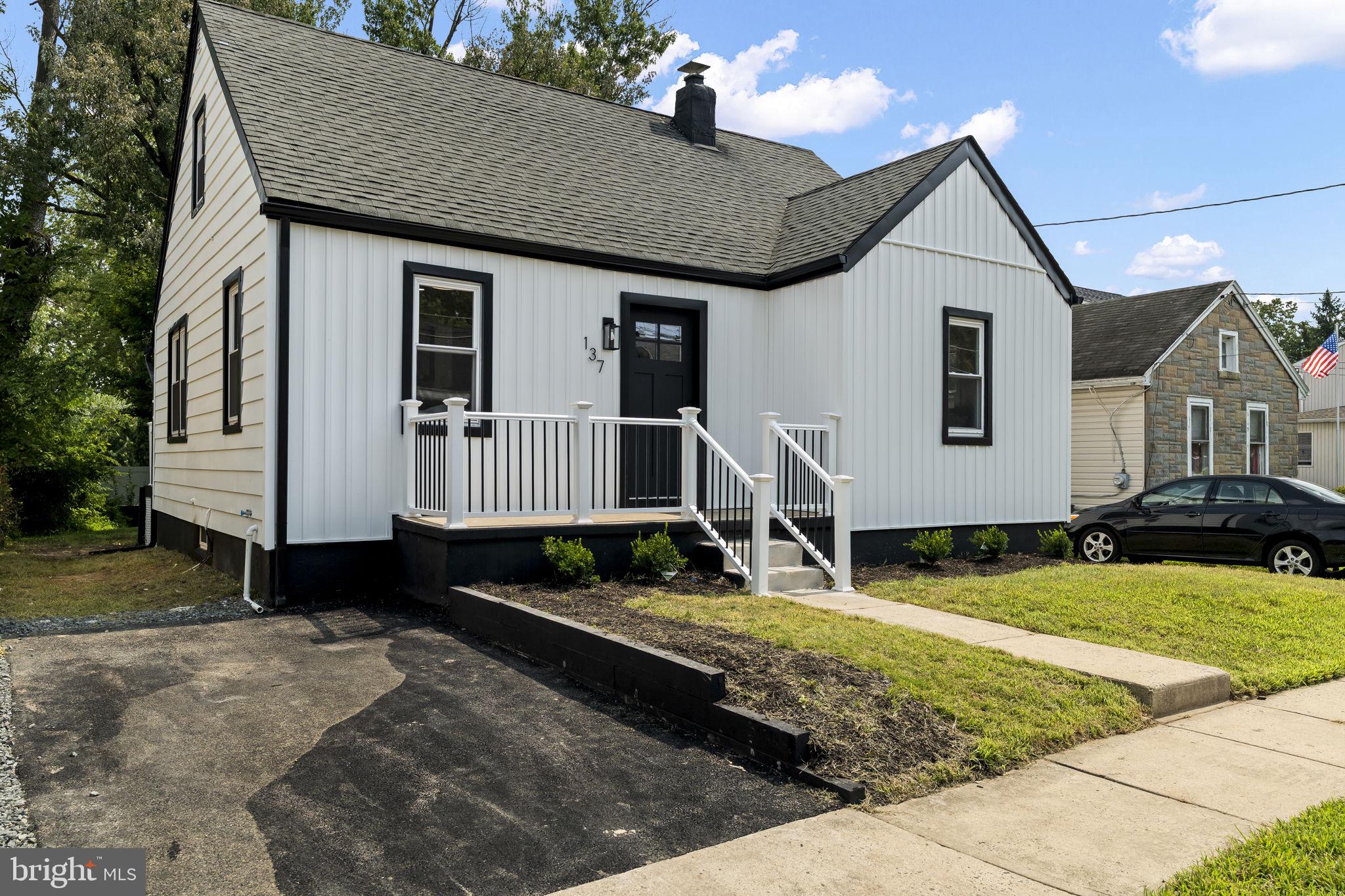 137 ARDSLEY AVE