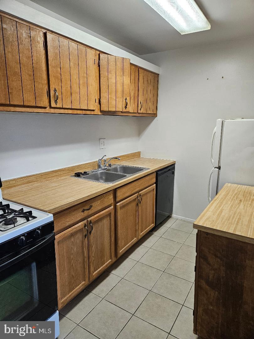 FRENCHMANS CREEK - Residential Lease