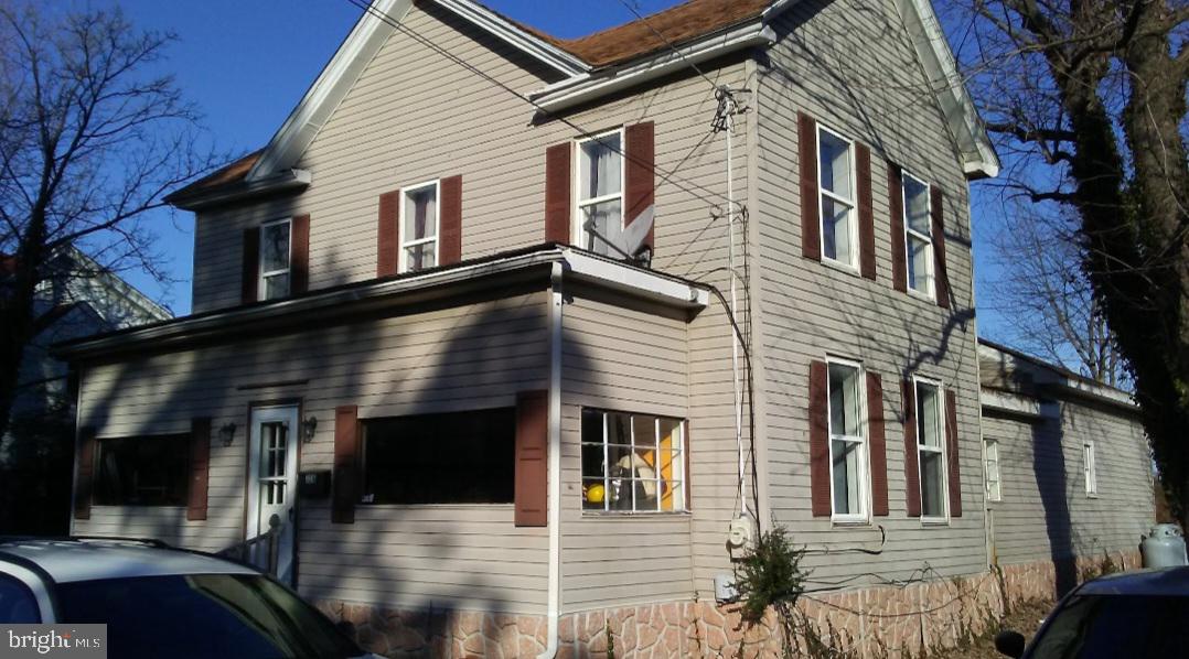 Large home in the town of Crisfield 6 bedrooms 2 full baths 2600 Sq. Ft possibly can be converted into a duplex currently rented for $1,300 per month behind Dollar General Showings will begin 6-6-24