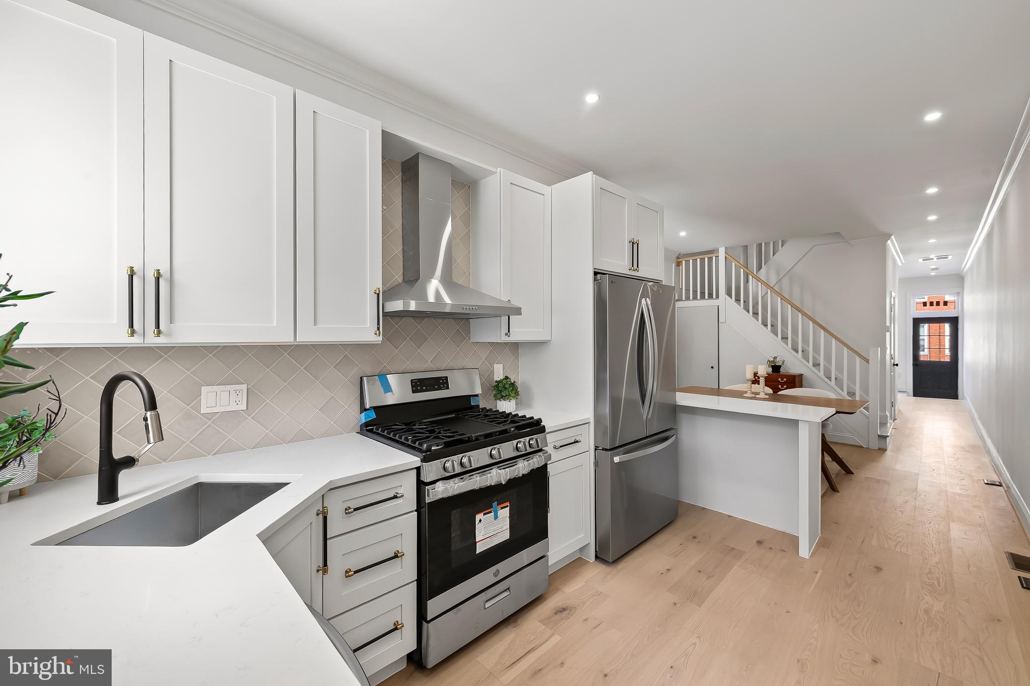 SANDTOWN-WINCHESTER - Residential