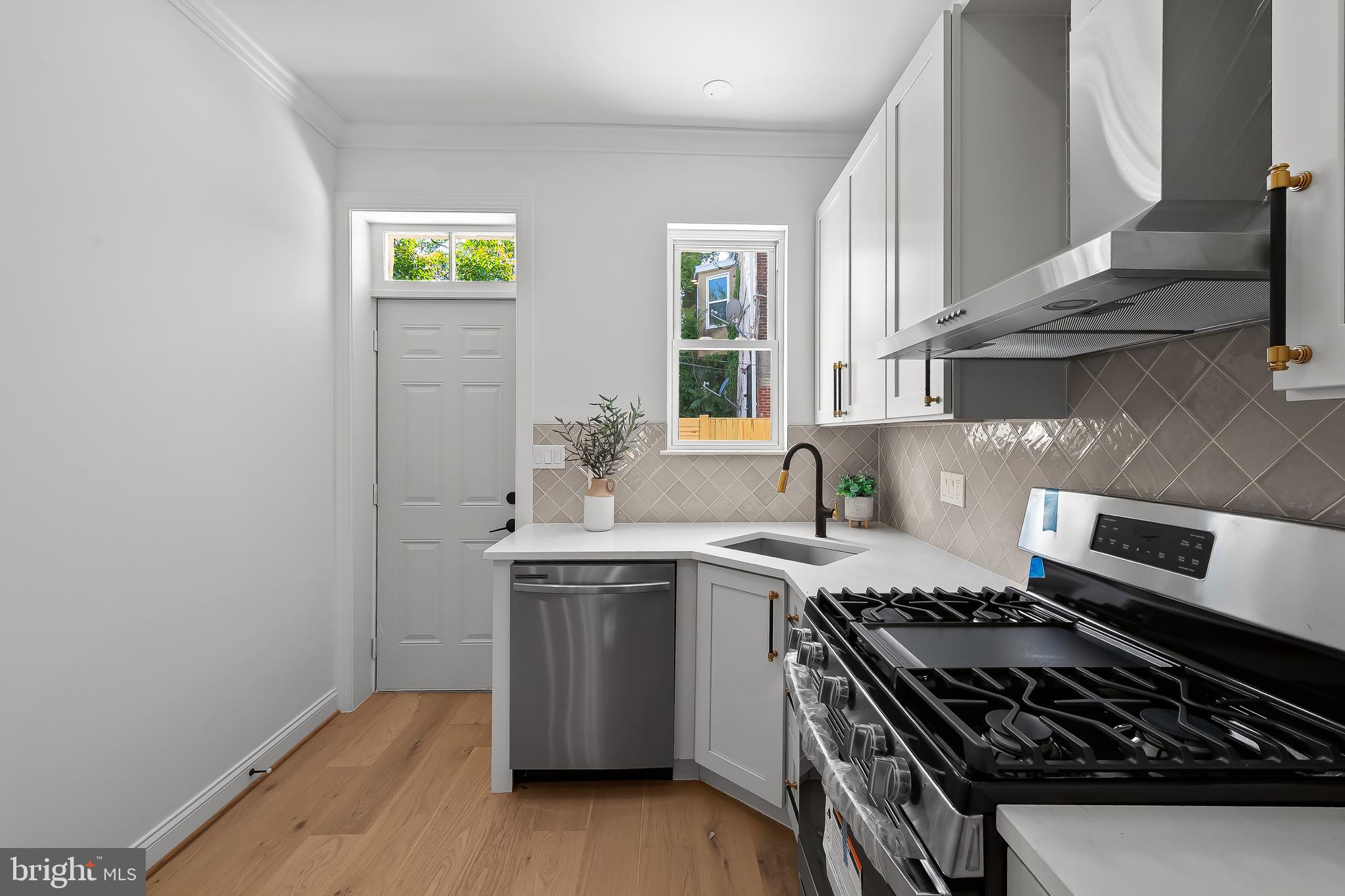 SANDTOWN-WINCHESTER - Residential