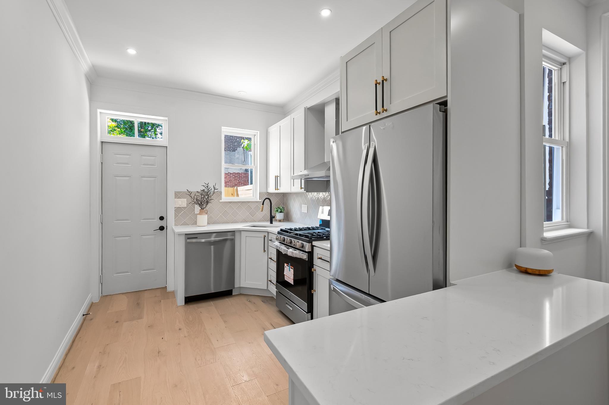 SANDTOWN-WINCHESTER - Residential