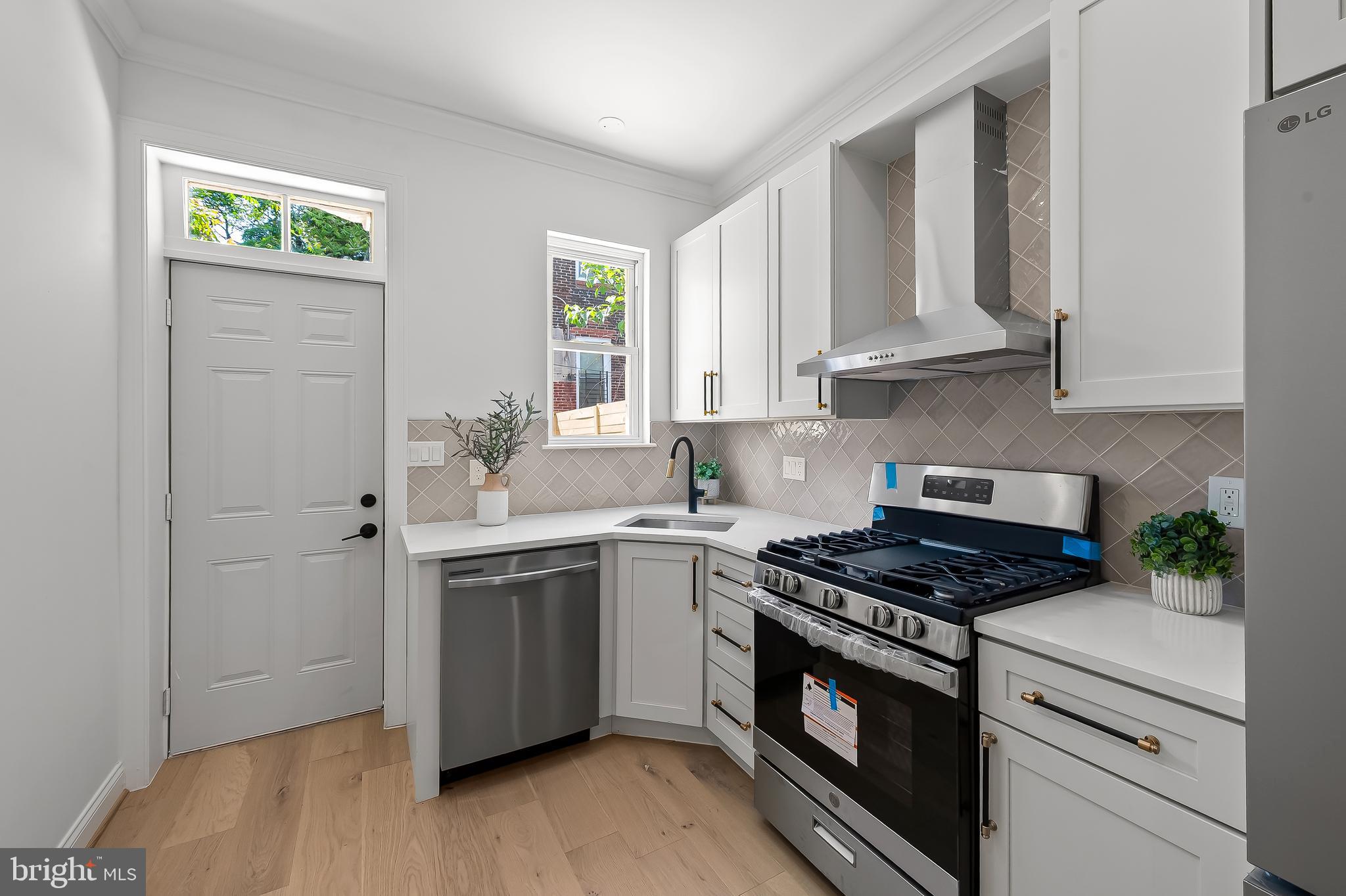 SANDTOWN-WINCHESTER - Residential