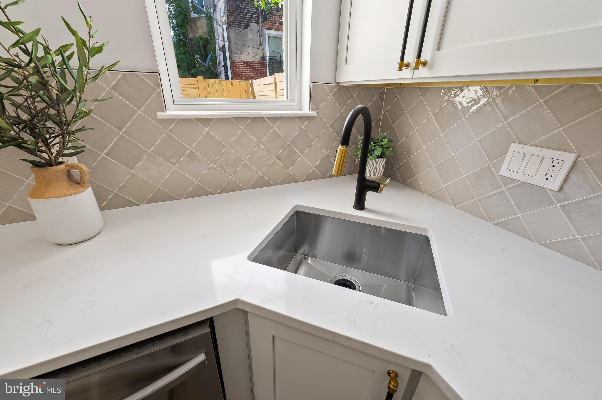 SANDTOWN-WINCHESTER - Residential