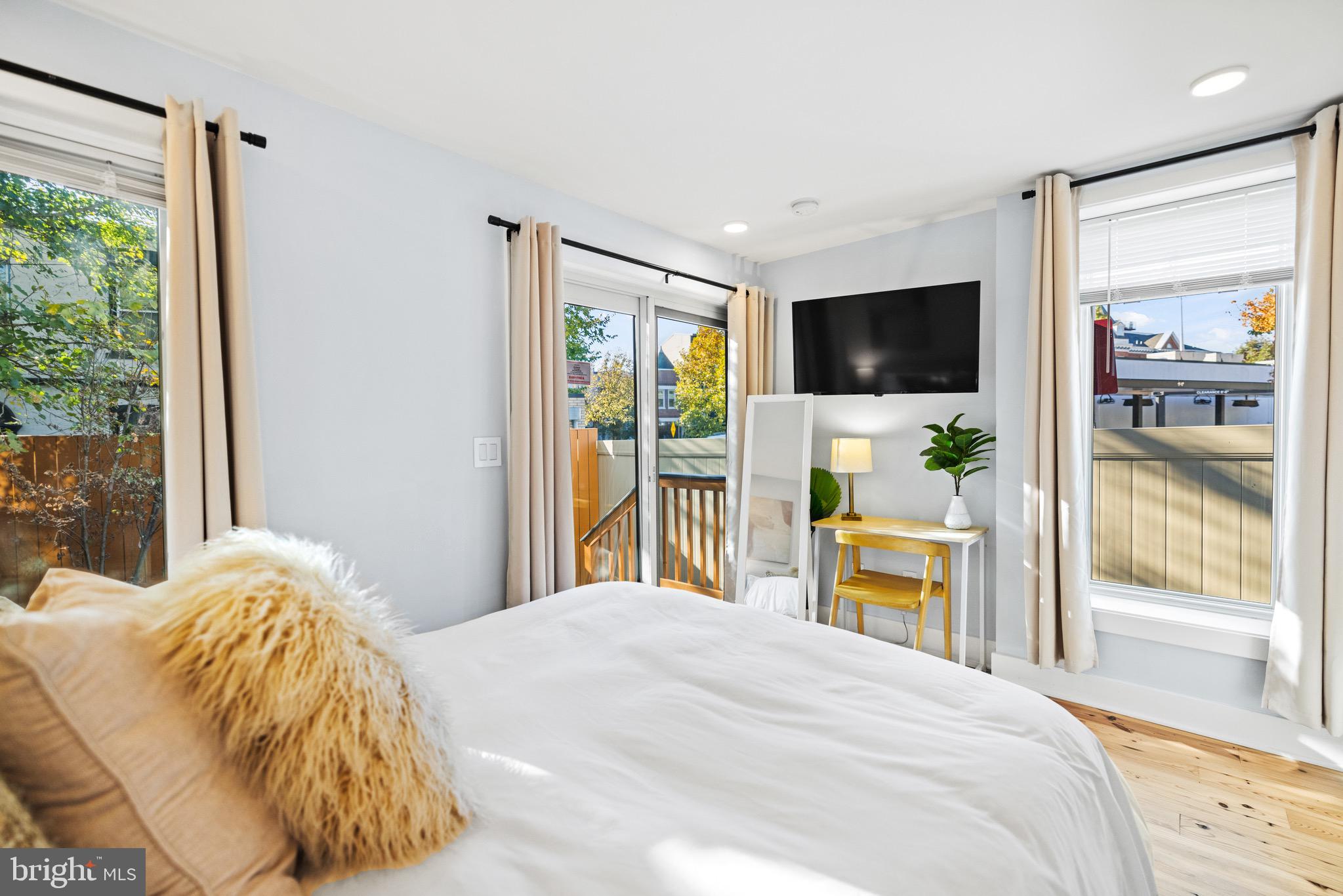 H STREET CORRIDOR - Residential Income