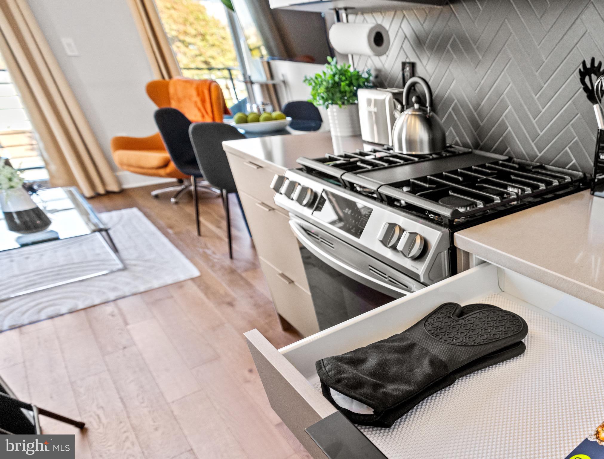 H STREET CORRIDOR - Residential Income