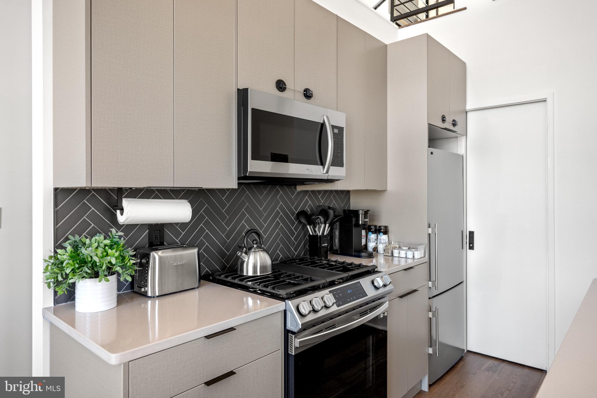 H STREET CORRIDOR - Residential Income