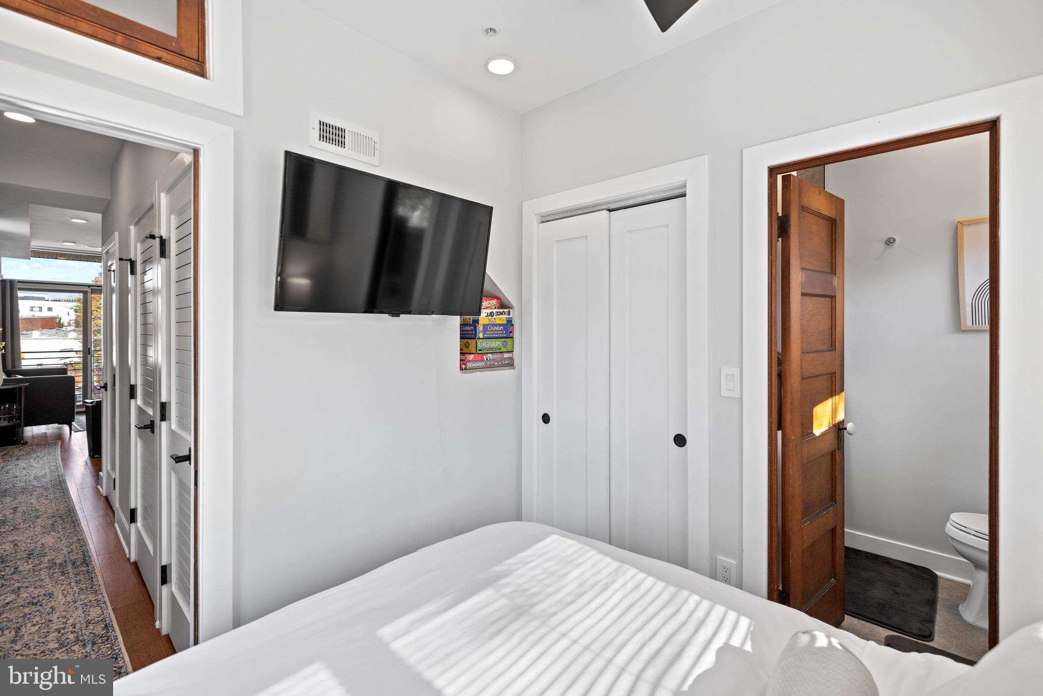 H STREET CORRIDOR - Residential Income