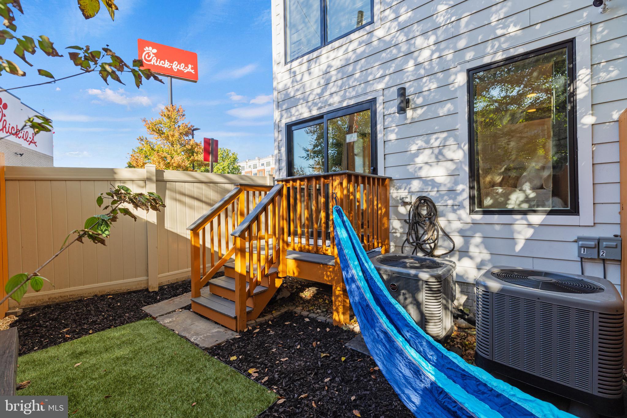 H STREET CORRIDOR - Residential Income